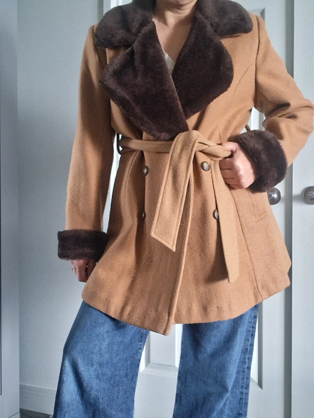 Vintage Y2K Le Chateau Made In Canada Tan 80% Wool Sz 11 M/L Peacoat Fur Trim